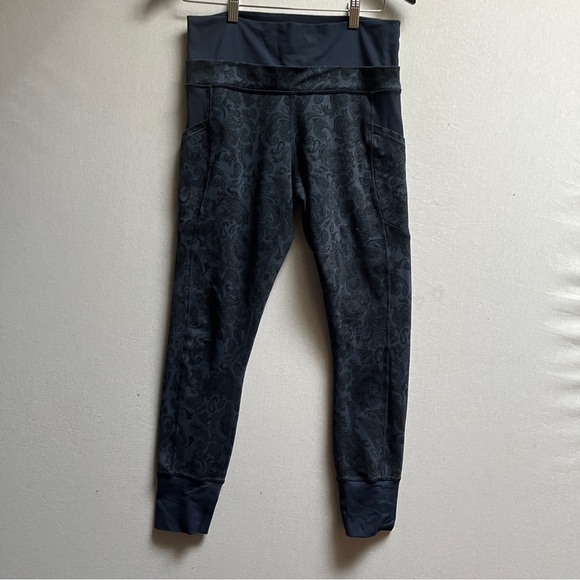 Lululemon Athletica En Route Blue Paisley Patterned Cropped Leggings Sz M - Picture 2 of 10